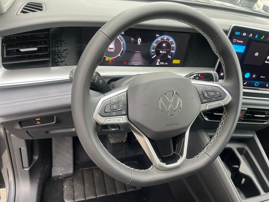 2025 Volkswagen Tiguan SE photo 9