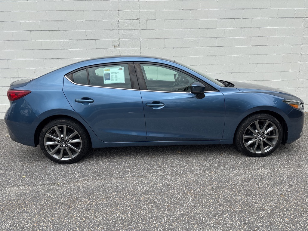 2018 Mazda Mazda3 Touring photo 2