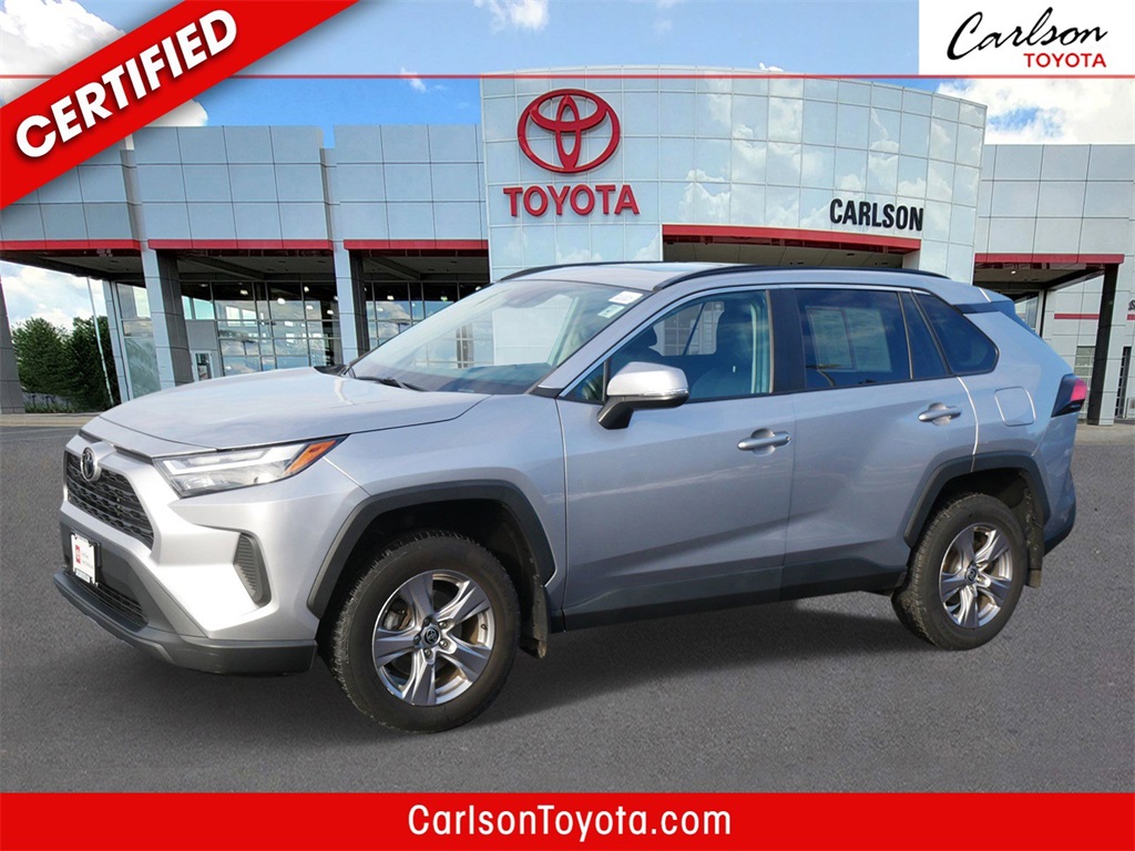 2022 Toyota RAV4 XLE's photo