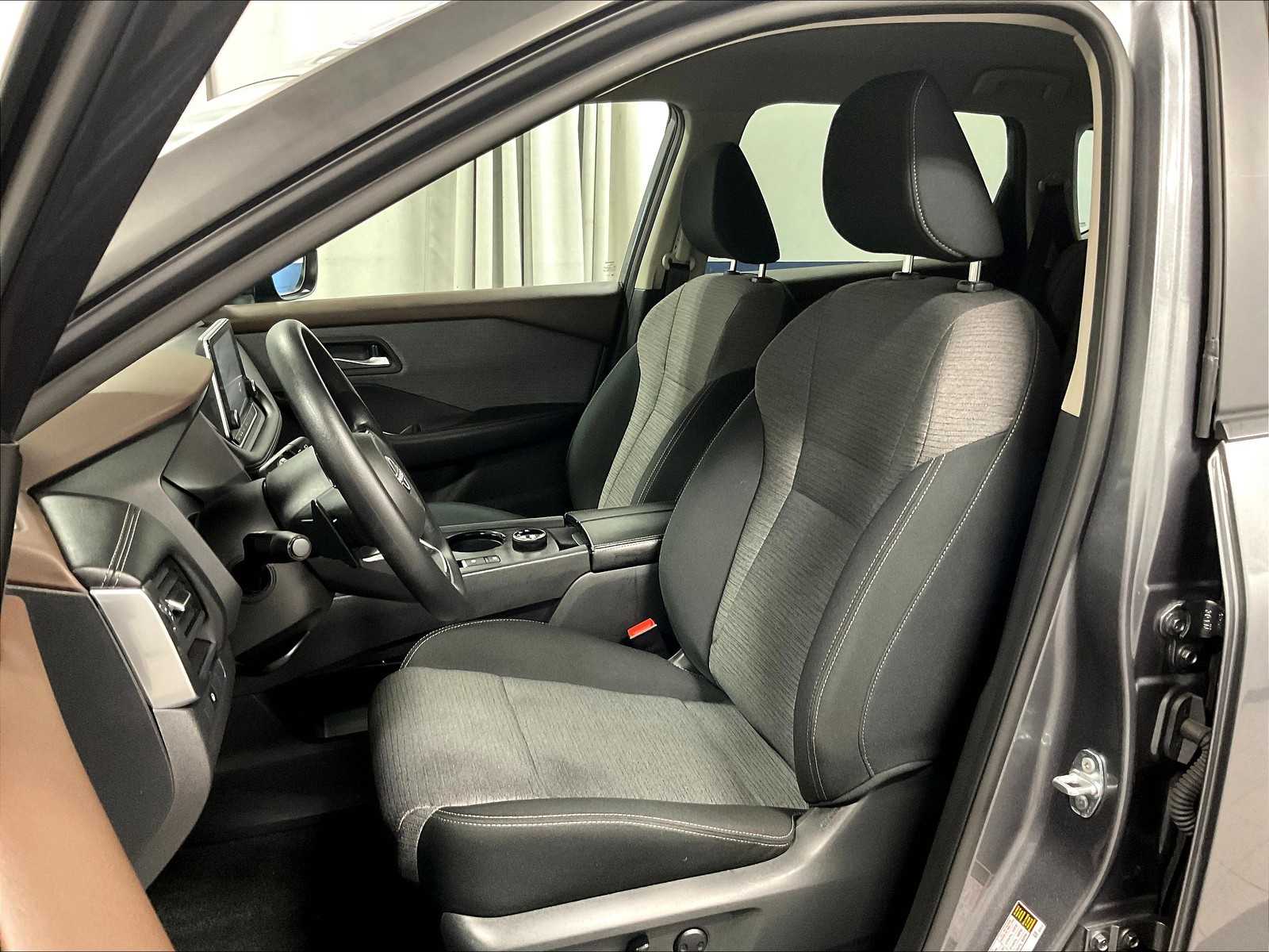 2023 Nissan Rogue SV photo 10
