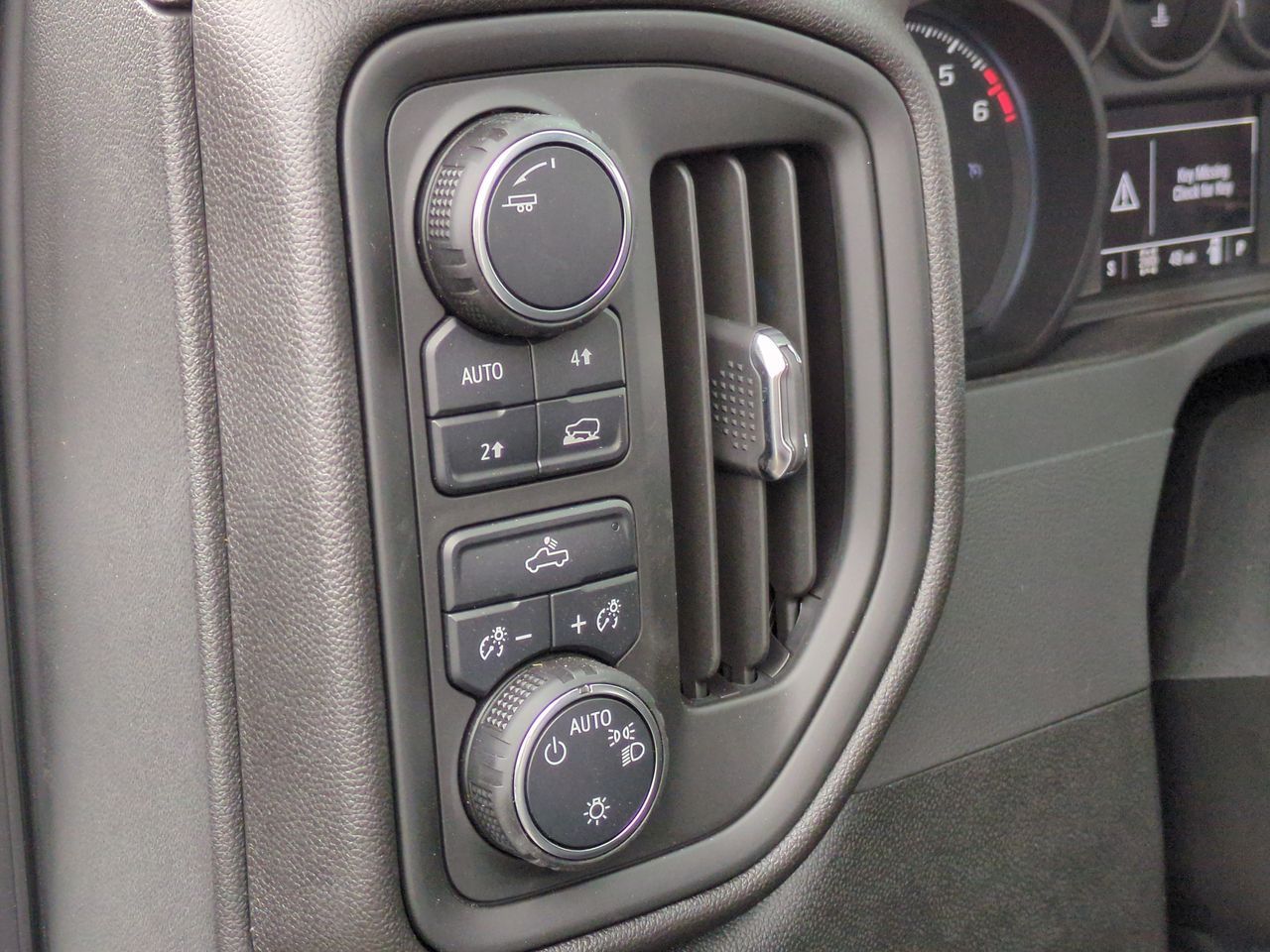 2025 Chevrolet Silverado 1500 Custom photo 33