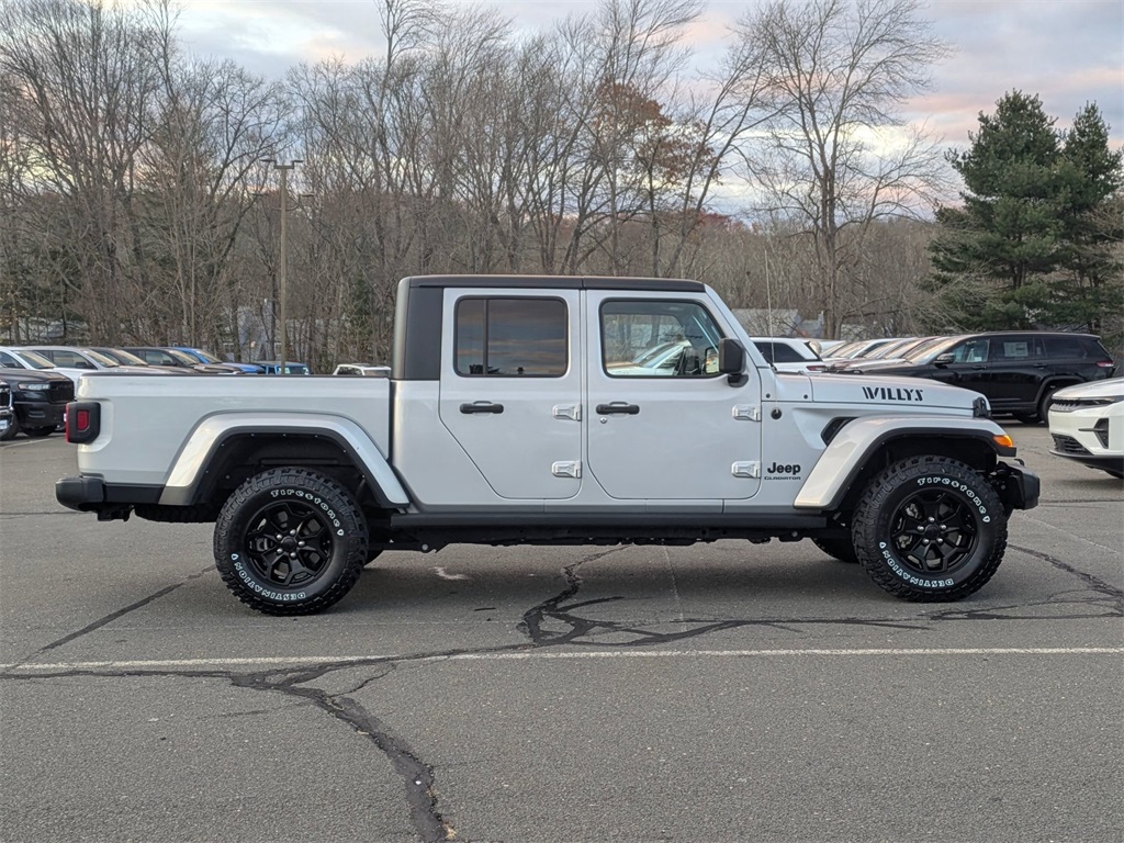 2022 Jeep Gladiator Willys photo 2