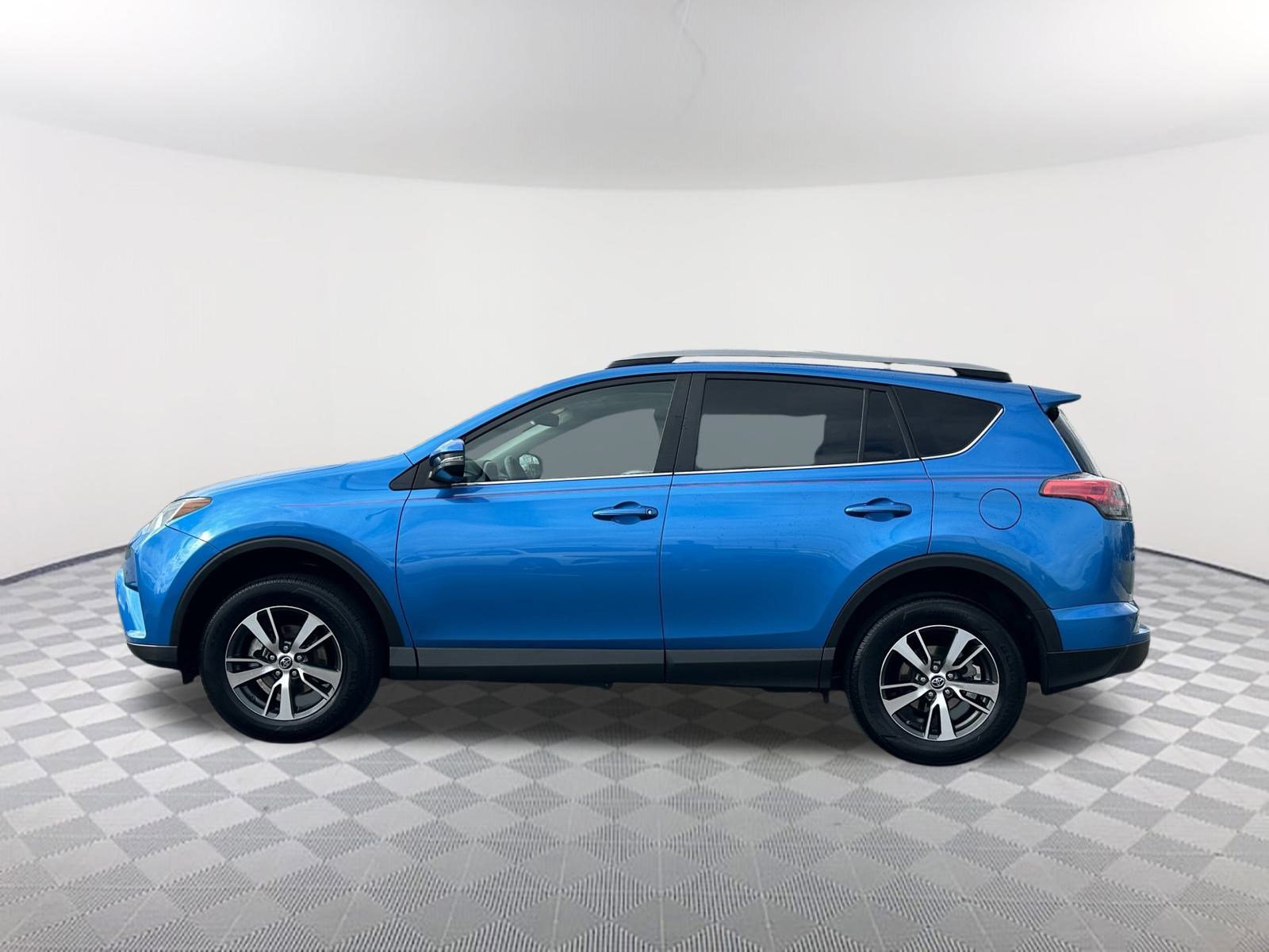 2017 Toyota RAV4 XLE photo 8