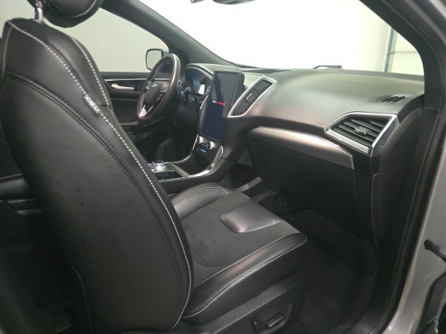 2023 Ford Edge ST photo 4