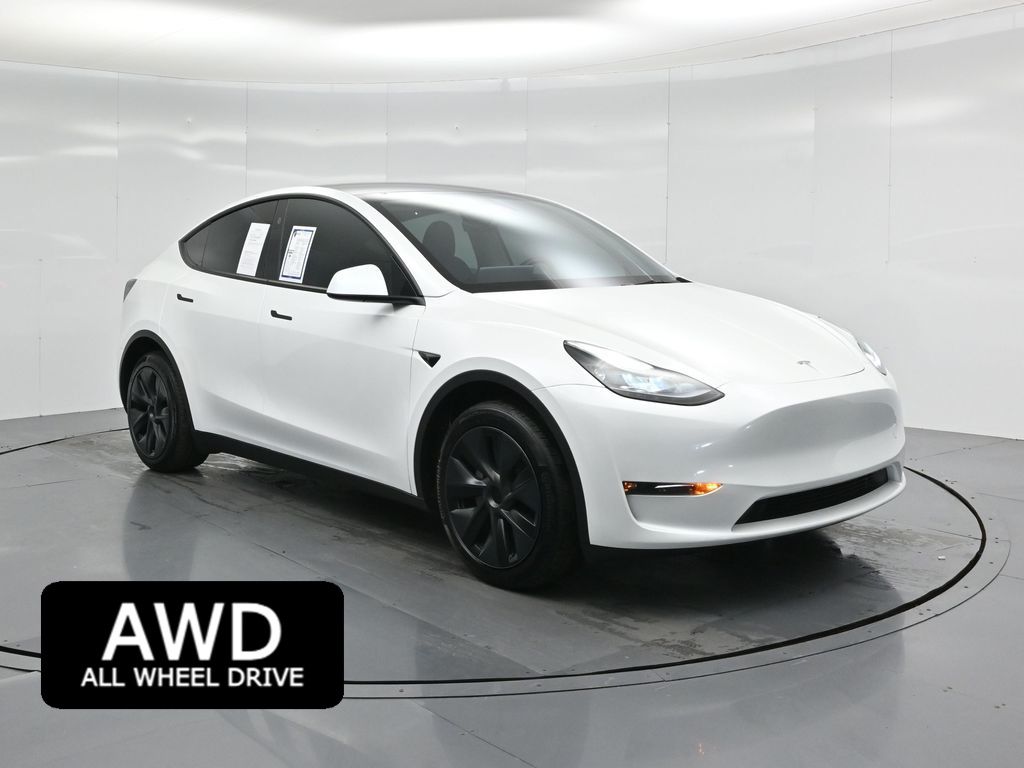2025 Tesla Model Y Long Range's photo