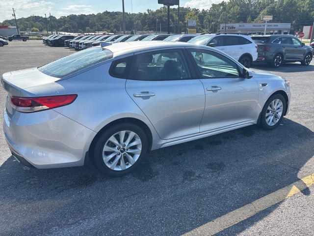 2018 Kia Optima LX photo 3