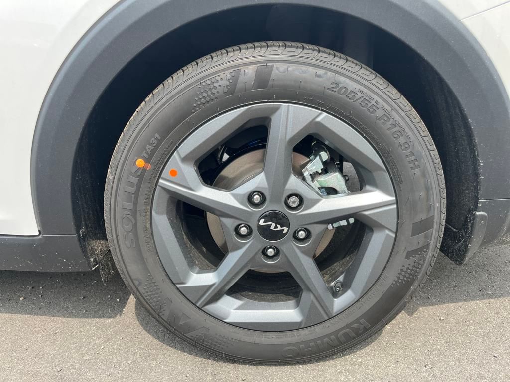2025 Kia K4 LXS photo 10