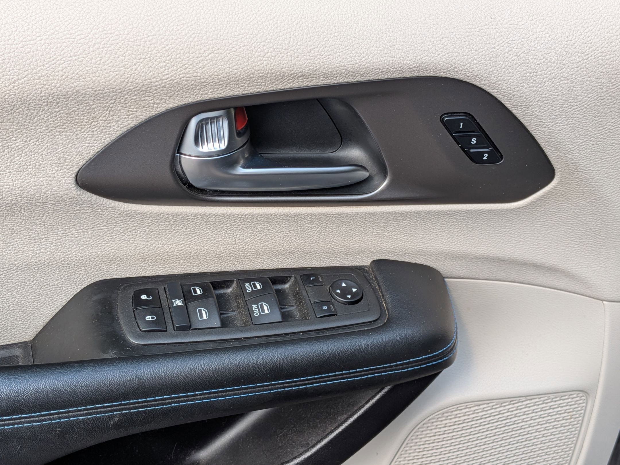 2021 Chrysler Pacifica Touring L photo 13