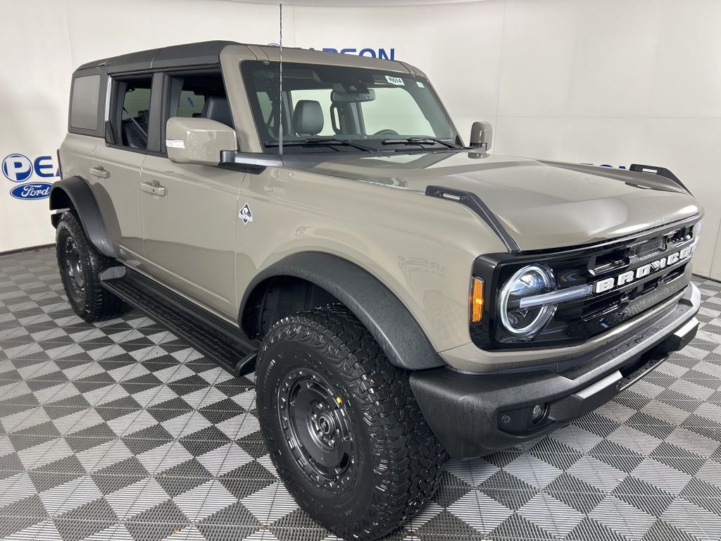 2025 Ford Bronco Outer Banks photo 4