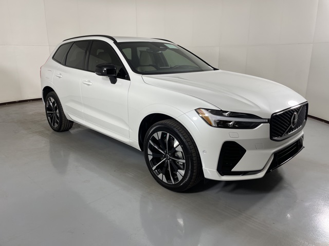 2026 Volvo XC60 T8 Plus photo 2