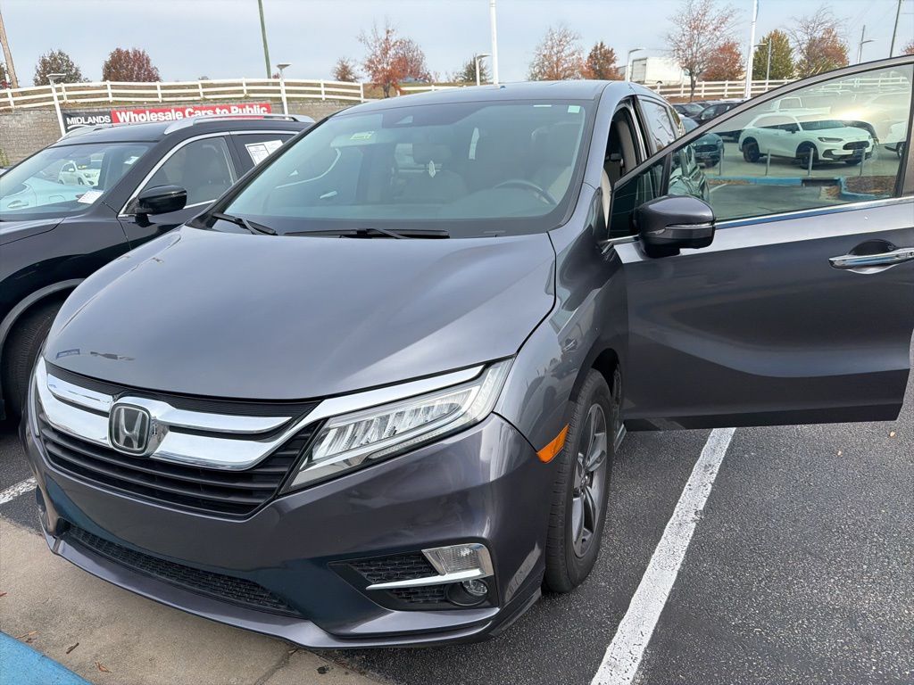 2018 Honda Odyssey Touring photo 2