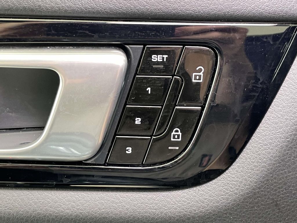 2020 Porsche Cayenne Base photo 33