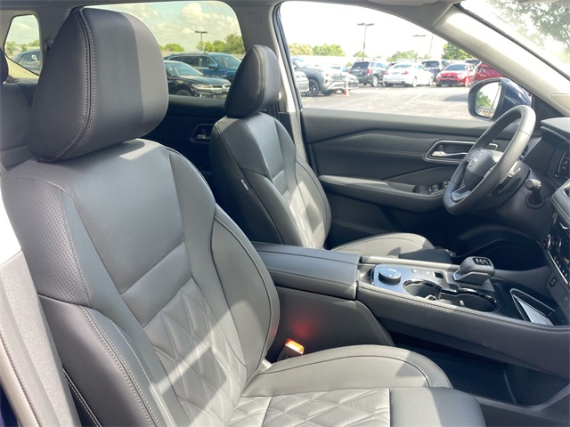 2025 Nissan Rogue Platinum photo 31