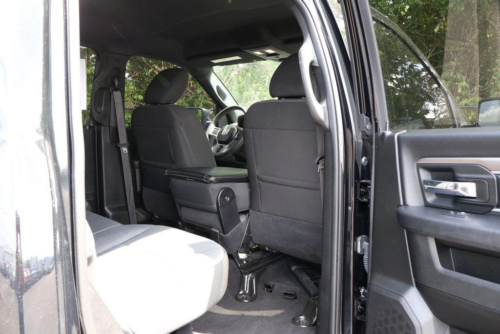 2024 Ram 1500 Classic Warlock photo 38