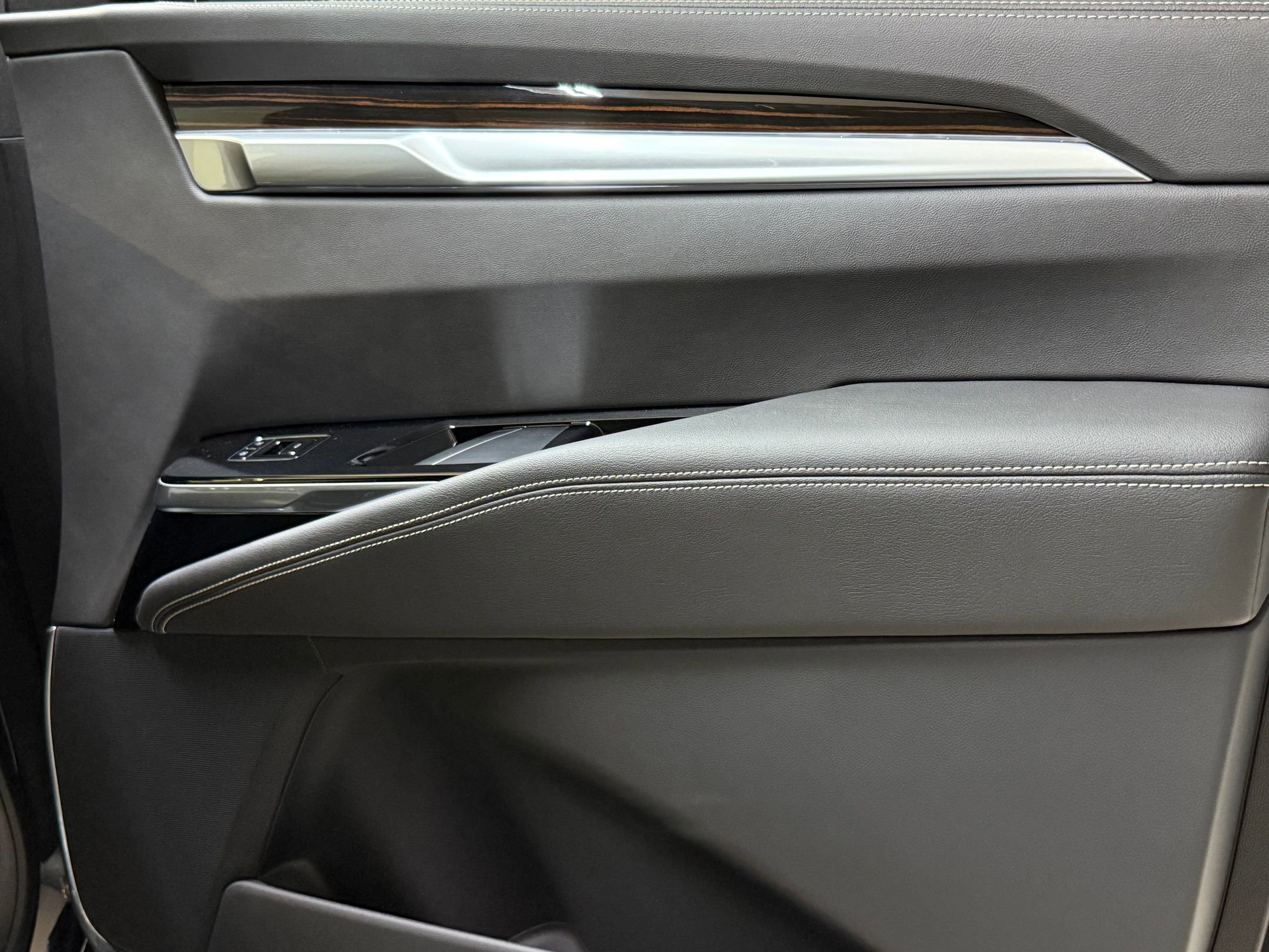 2025 Cadillac Escalade ESV Luxury photo 50