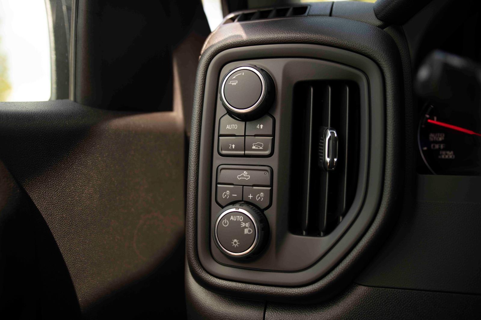 2025 Chevrolet Silverado 1500 Custom photo 14