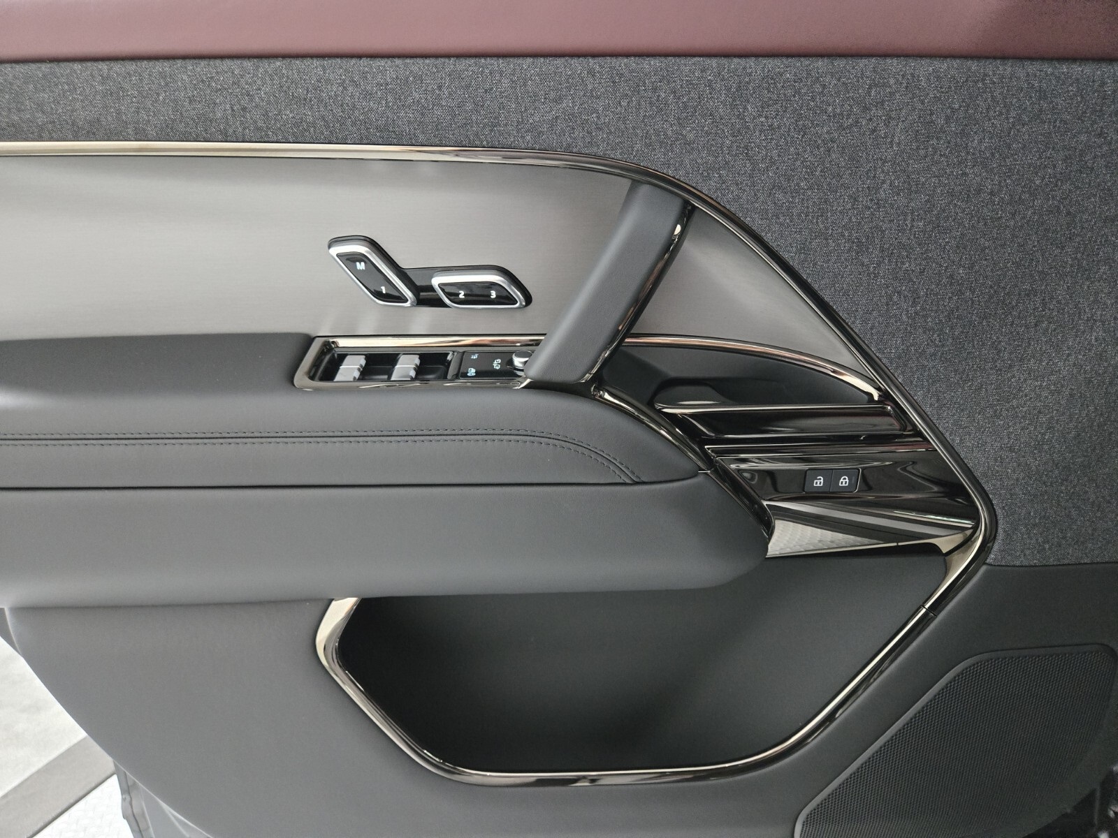 2025 Land Rover Range Rover Sport SE photo 20