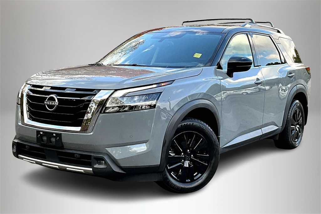 2022 Nissan Pathfinder SL photo 2