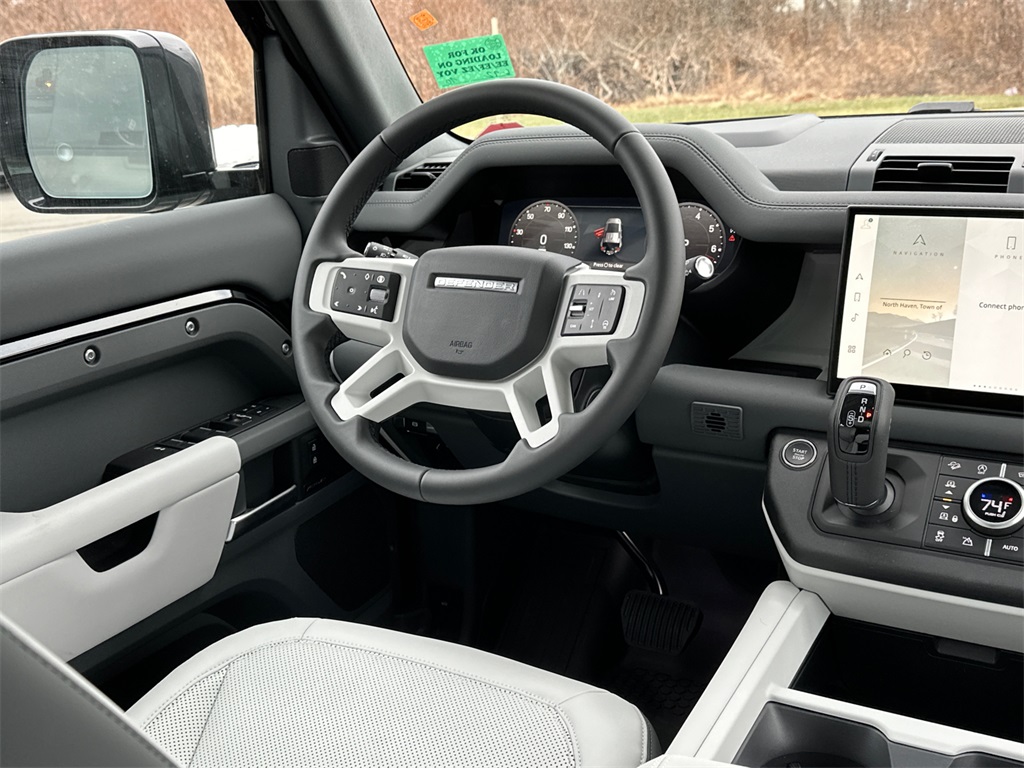 2025 Land Rover Defender 110 S photo 26