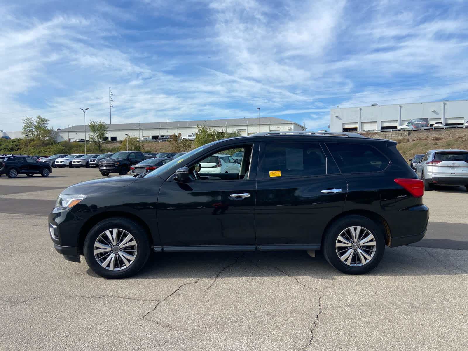 2019 Nissan Pathfinder SL photo 7