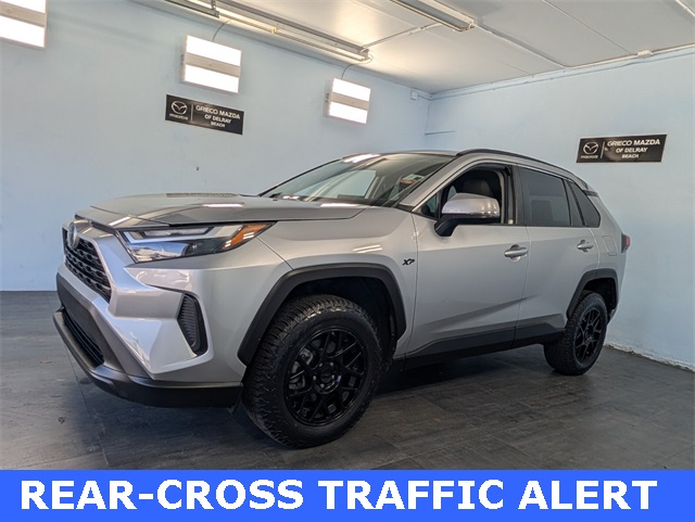 2022 Toyota RAV4 XLE photo 3