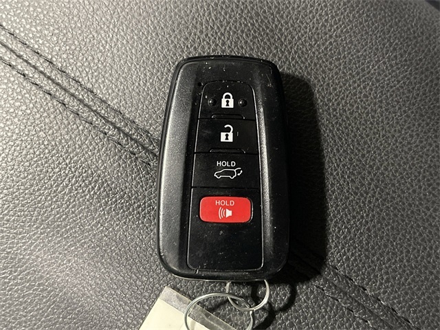 2019 Toyota RAV4 Hybrid XSE photo 32