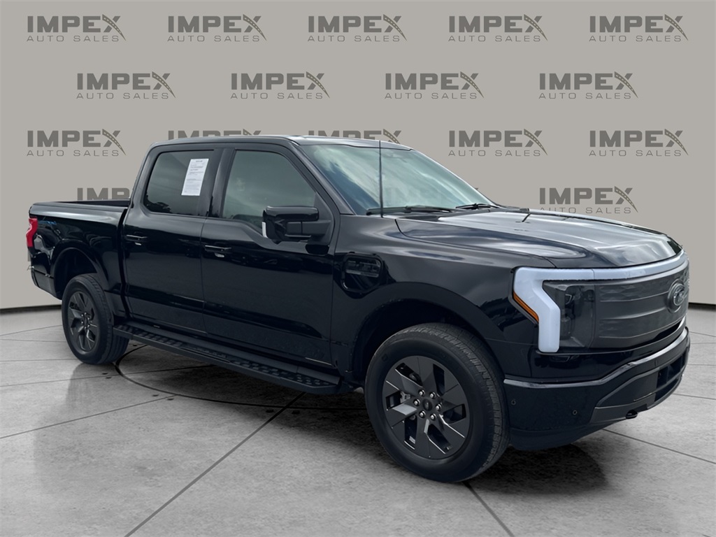 2023 Ford F-150 Lightning Lariat photo 2