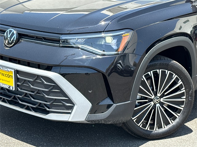 2025 Volkswagen Taos SE photo 7