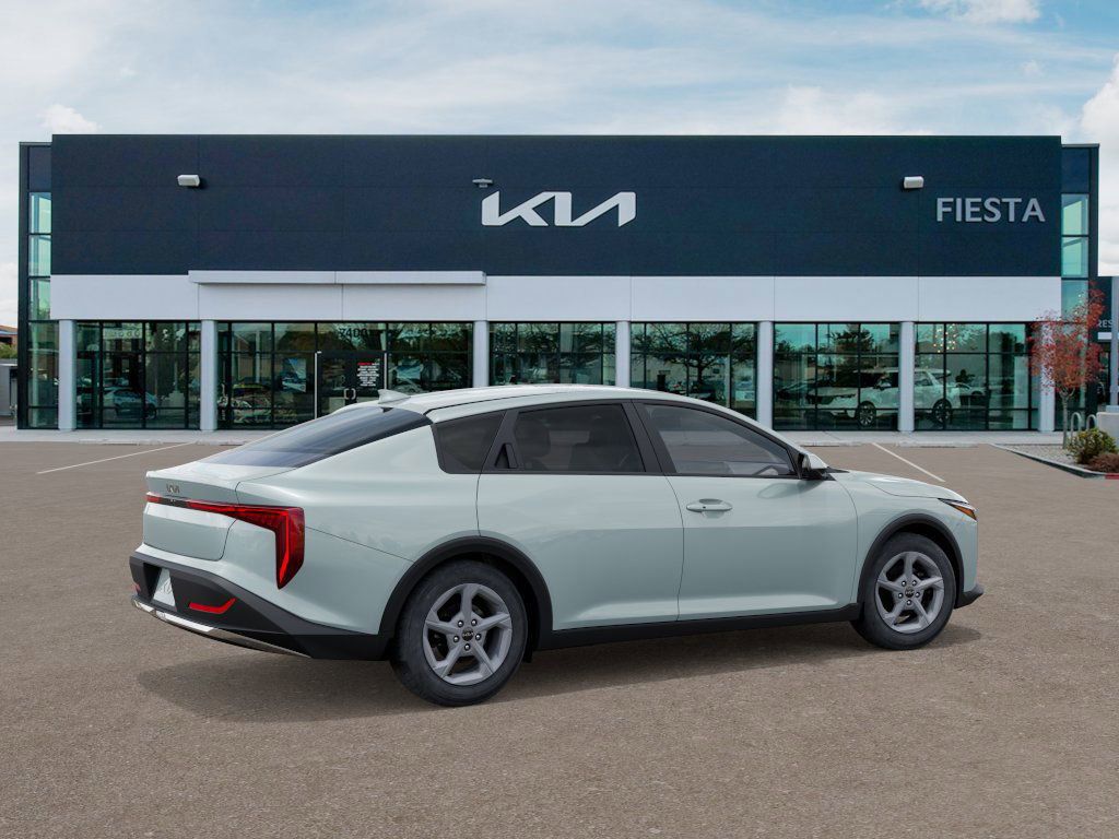 2025 Kia K4 LXS photo 6