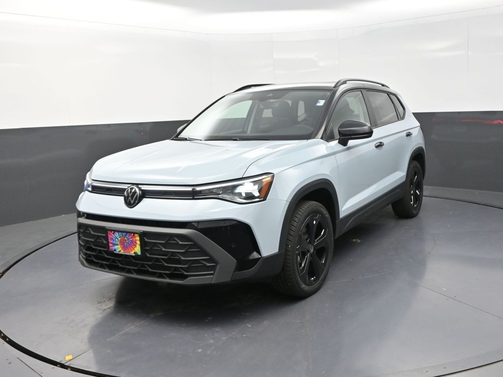 2025 Volkswagen Taos SE photo 3