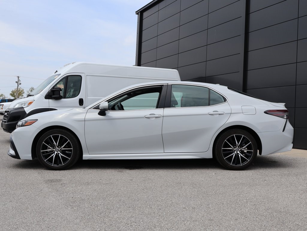 2024 Toyota Camry SE photo 2