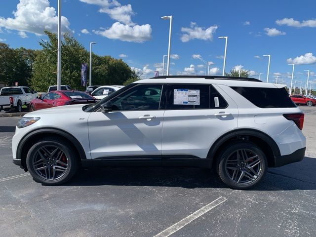 2025 Ford Explorer ST-Line photo 4