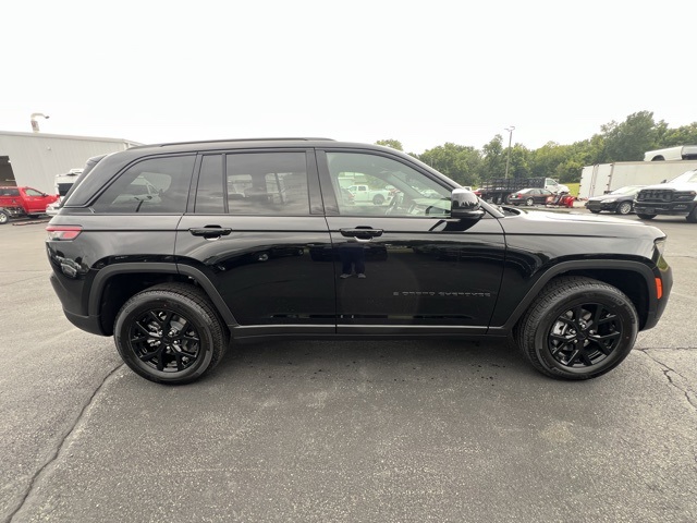 2025 Jeep Grand Cherokee Altitude X photo 2