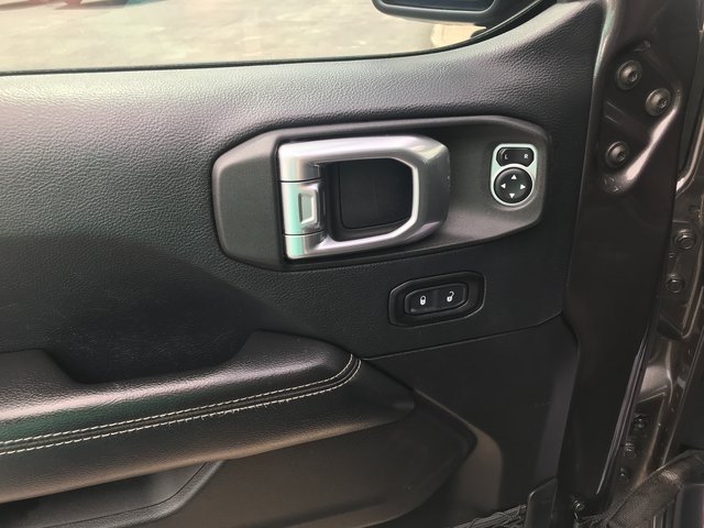 2018 Jeep Wrangler Unlimited Sahara photo 8