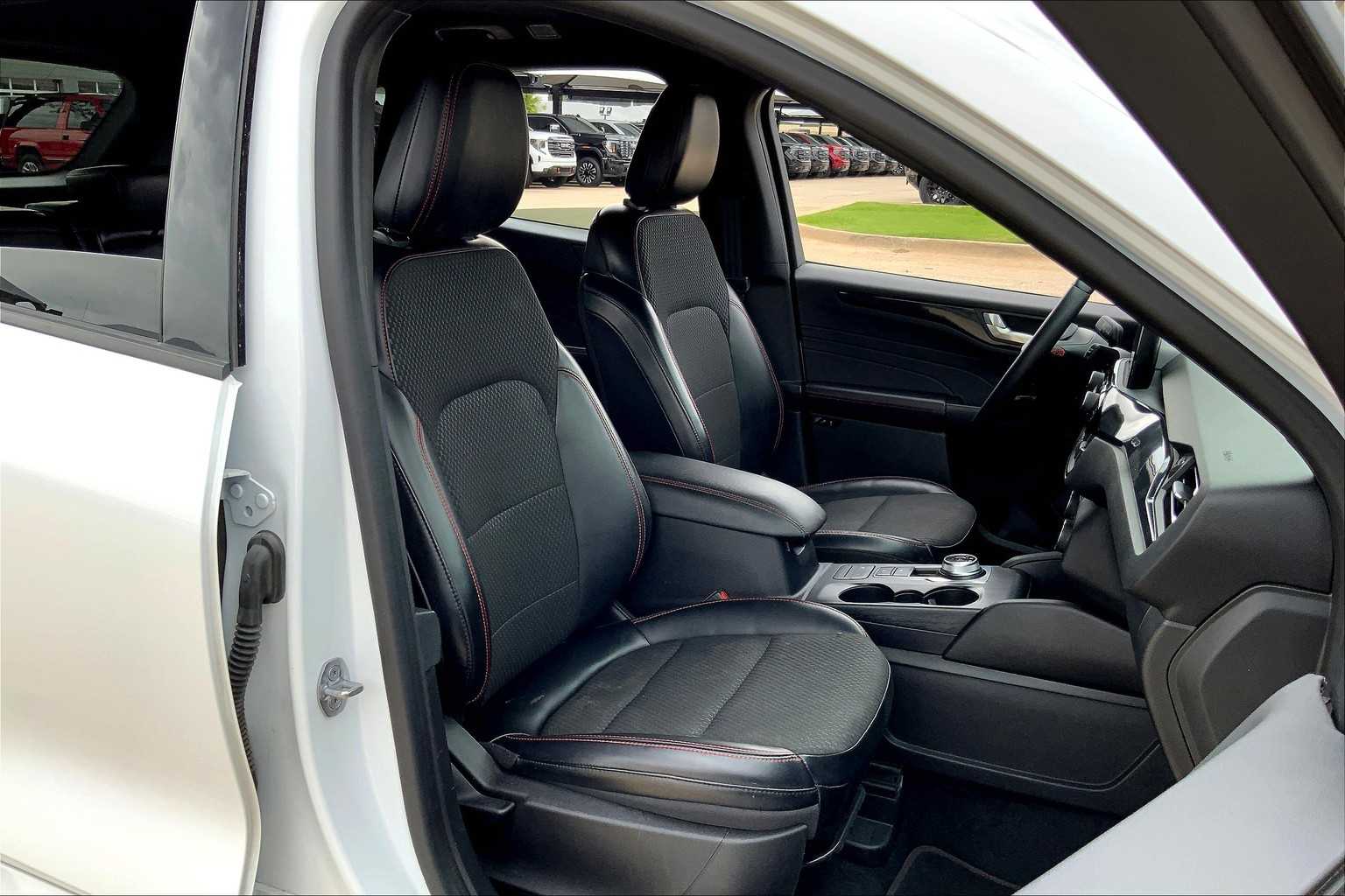 2023 Ford Escape ST-Line photo 8