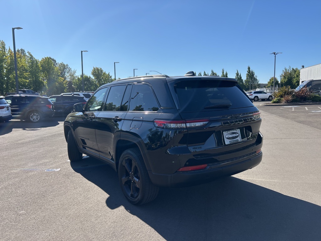 2022 Jeep Grand Cherokee Altitude photo 3