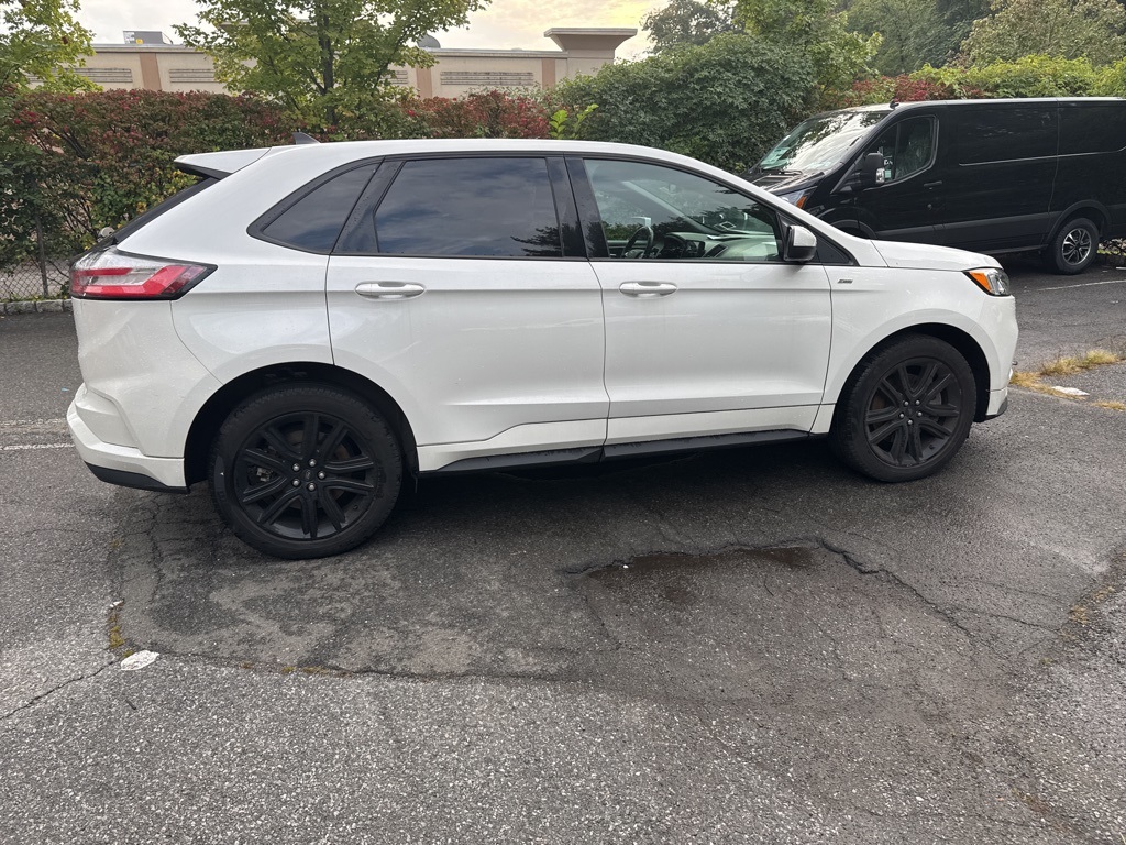 2022 Ford Edge ST photo 4