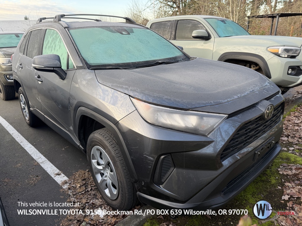 2020 Toyota RAV4 LE's photo