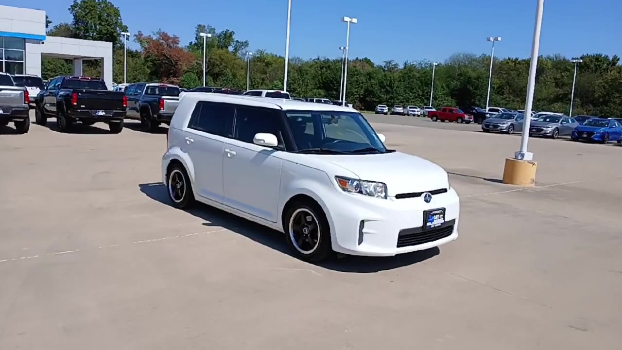 2011 Scion xB photo 2