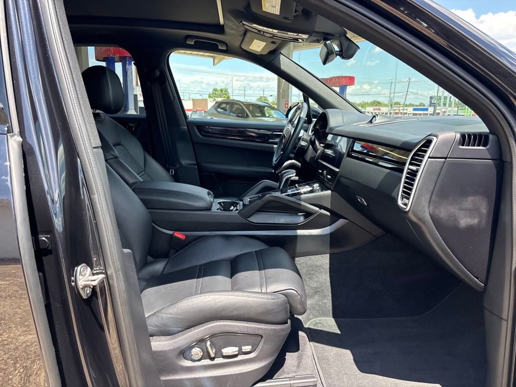 2020 Porsche Cayman E-Hybrid Base photo 4