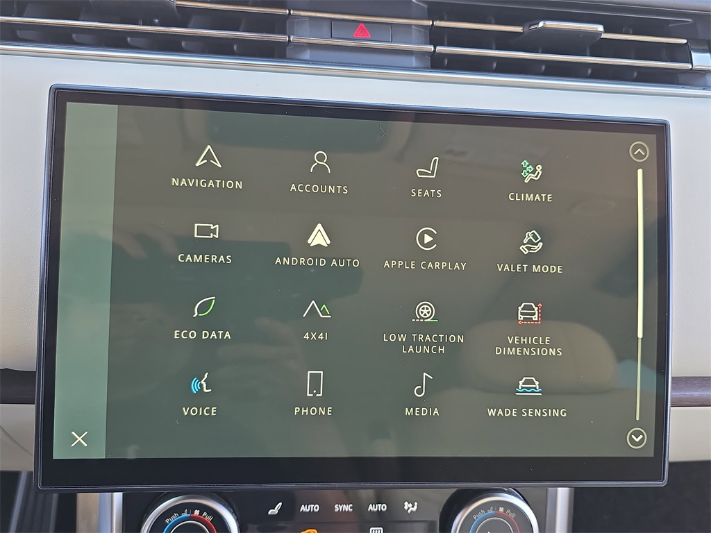 2023 Land Rover Range Rover SE photo 18