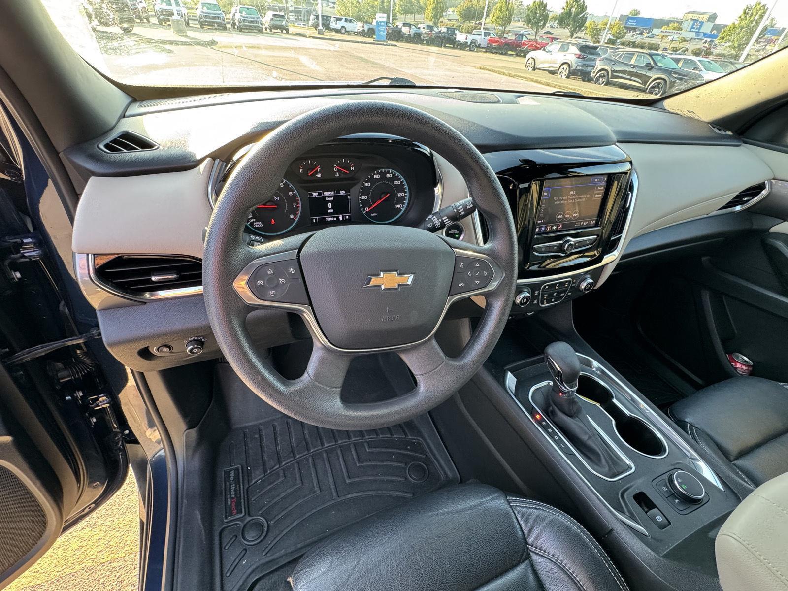 2022 Chevrolet Traverse LS photo 3