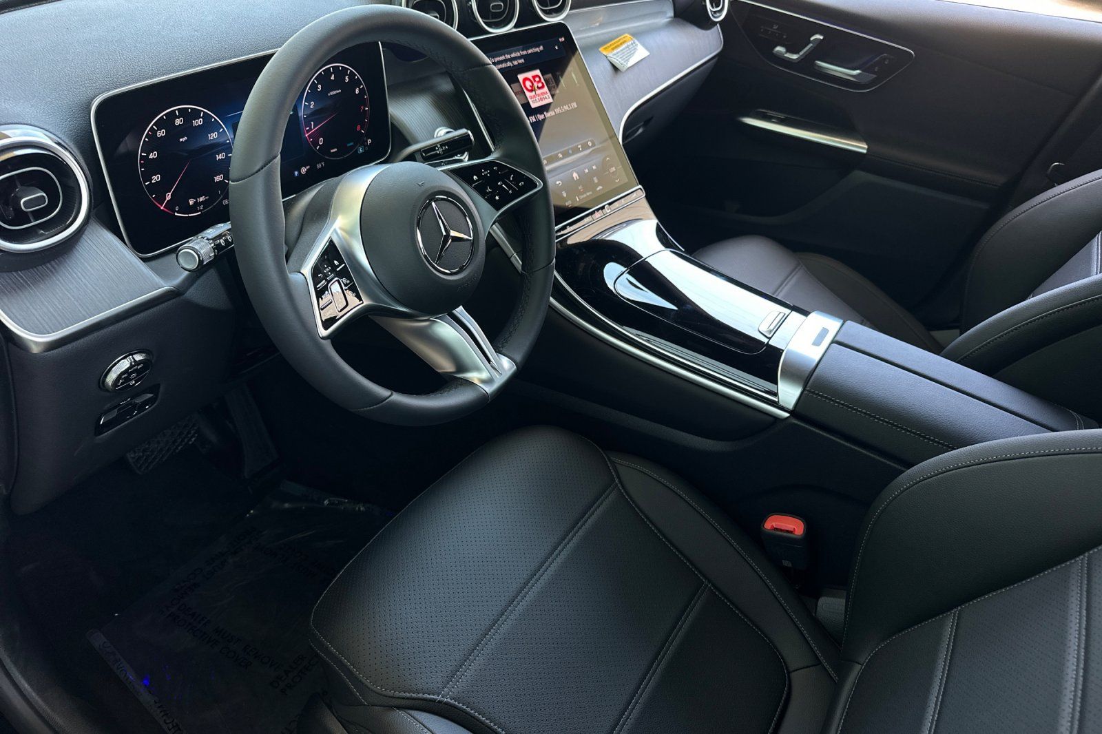 2025 Mercedes Benz GLC 300 photo 7