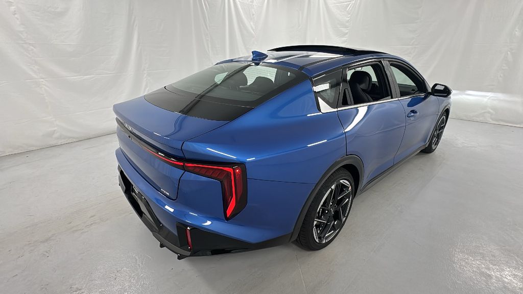 2025 Kia K4 GT-Line photo 3