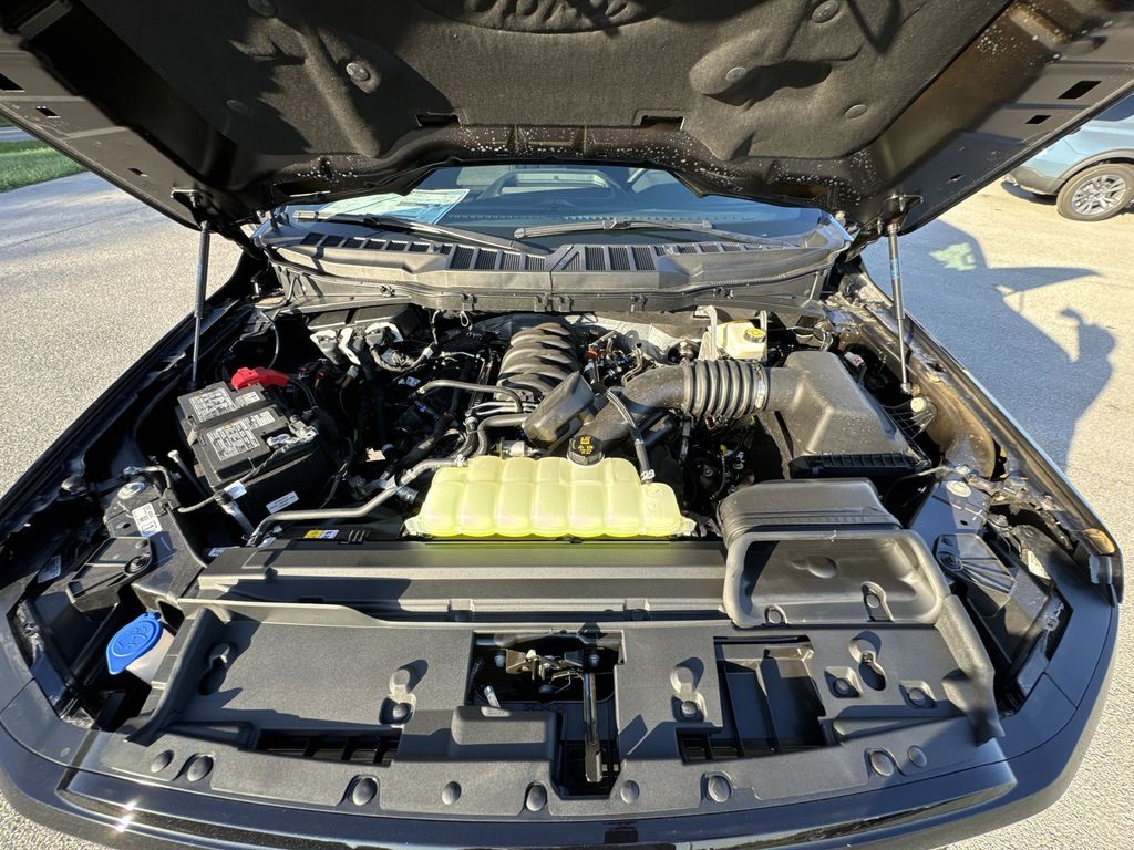 2025 Ford F-150 XLT photo 17