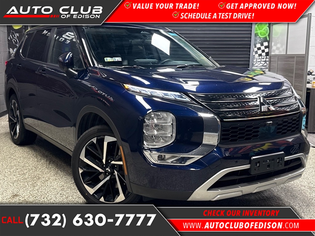 2023 Mitsubishi Outlander SE's photo