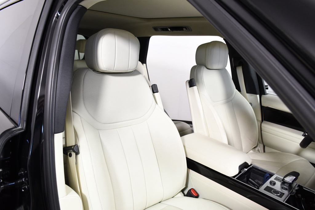 2023 Land Rover Range Rover SE photo 18