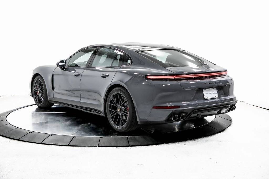2025 Porsche Panamera GTS photo 3