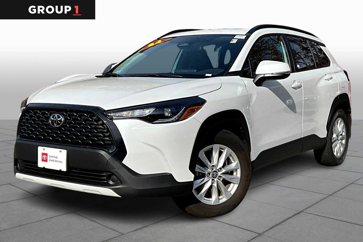 2024 Toyota Corolla Cross LE's photo