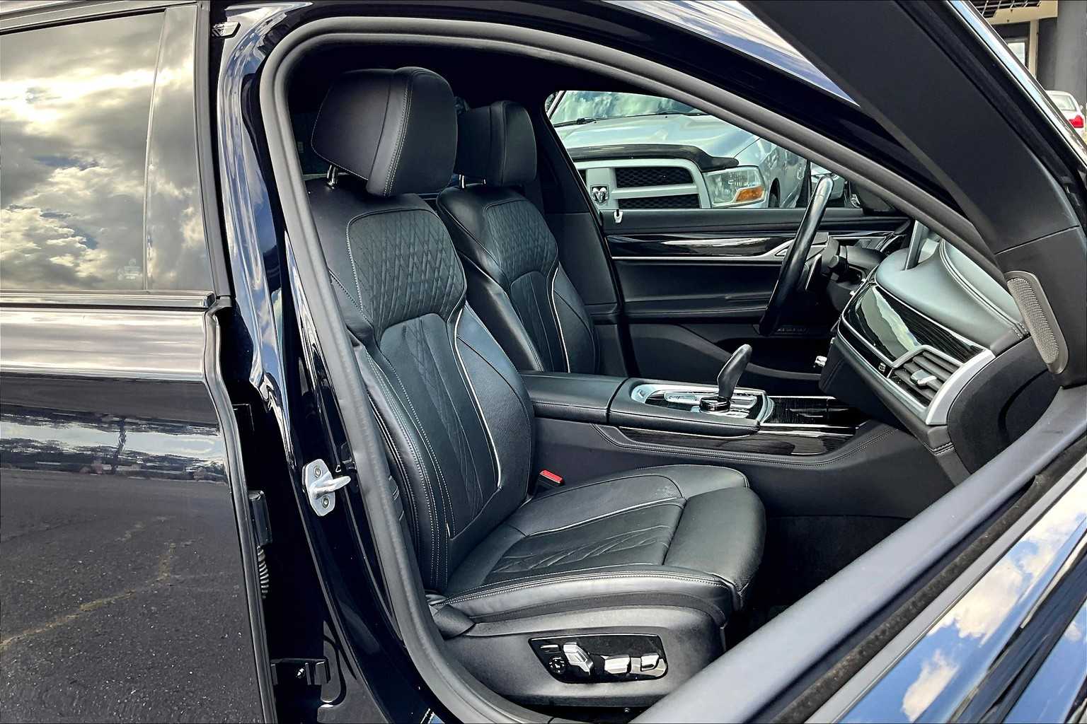 Image of Pre-Owned 2019 2019 BMW 7 Series 740i With Navigation